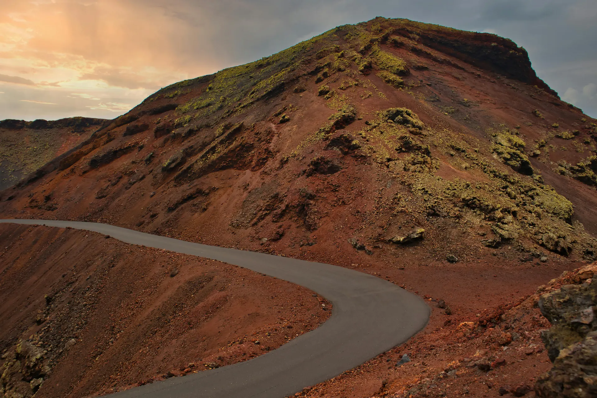 Pulau Tiga mud-volcano trail and tropical island landscape
